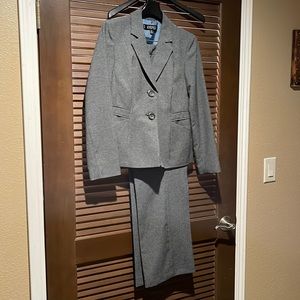 Kasper Two Piece Petite Pant Suit | Size 6P | NWT